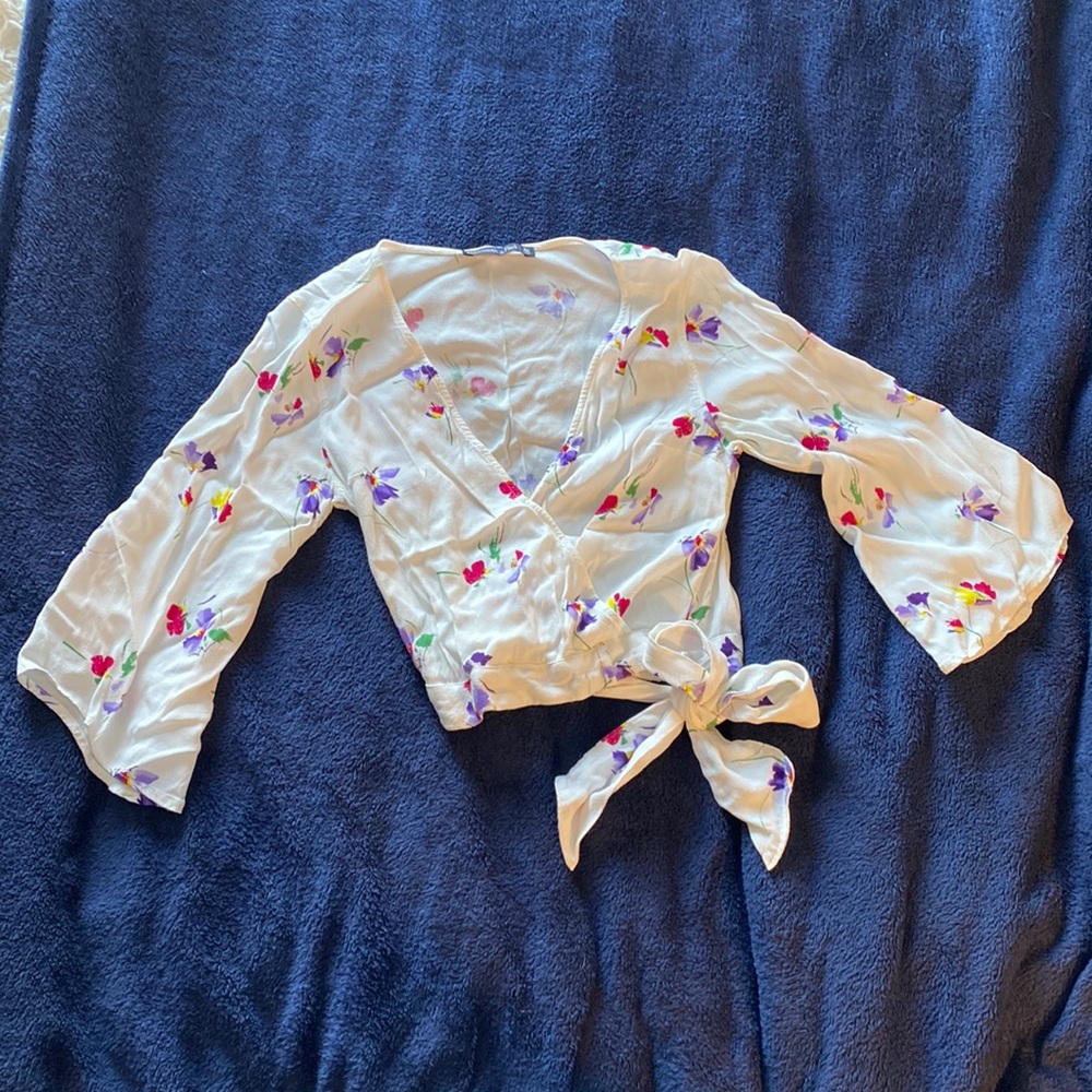 Abercrombie & Fitch floral white blouse crop top.